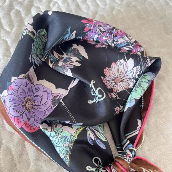 Daks scarf - Picture 4 of 8